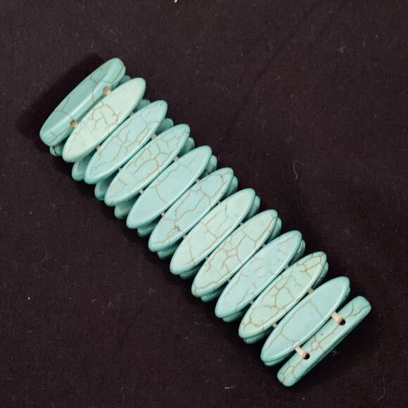 EUC 1.25” Large Blue Turquoise Stretch Disc Bracelet - Picture 2 of 3